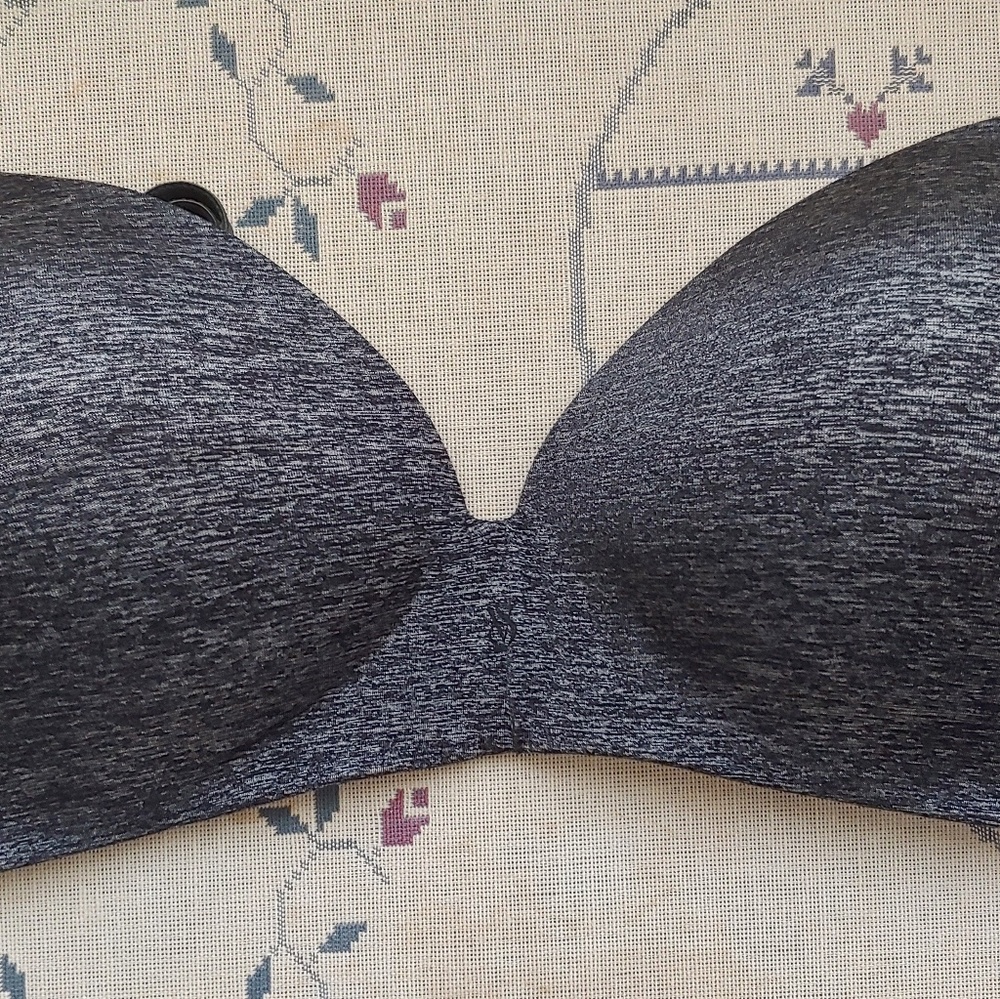 Victoria's Secret gray no-wire padded bra